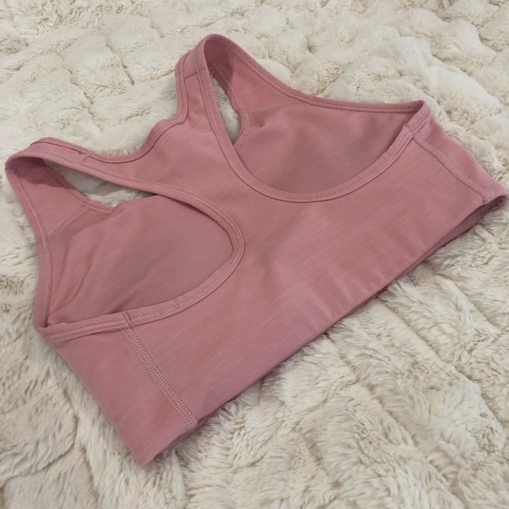 Gently worn Nike Small removable padding racer back sports bra - Picture 2 of 6